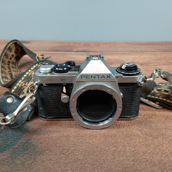 Pentax ME Super 35mm SLR Film Camera Vintage Photography Collectible For parts - Picture 1 of 6